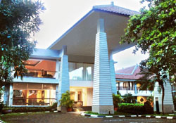 (1) Papyrus Tropical Hotel Bandung