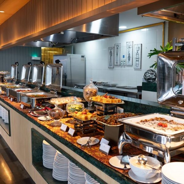 Swiss Belresort Dago Heritage Bandung - Buffet